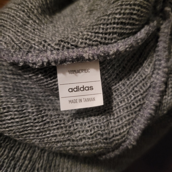 NWT Adidas cuff beanie in grey - Picture 3 of 3